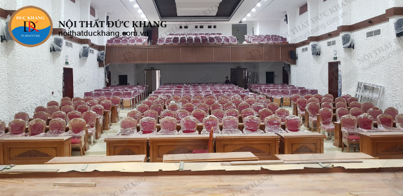 Thiết kế bàn ghế phòng hội trường Cẩm Phả 500 ghế hiện đại, sang trọng