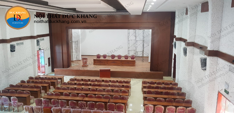 Thiết kế bàn ghế phòng hội trường Cẩm Phả 500 ghế hiện đại, sang trọng