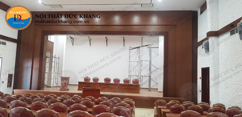 Thiết kế bàn ghế phòng hội trường Cẩm Phả 500 ghế hiện đại, sang trọng