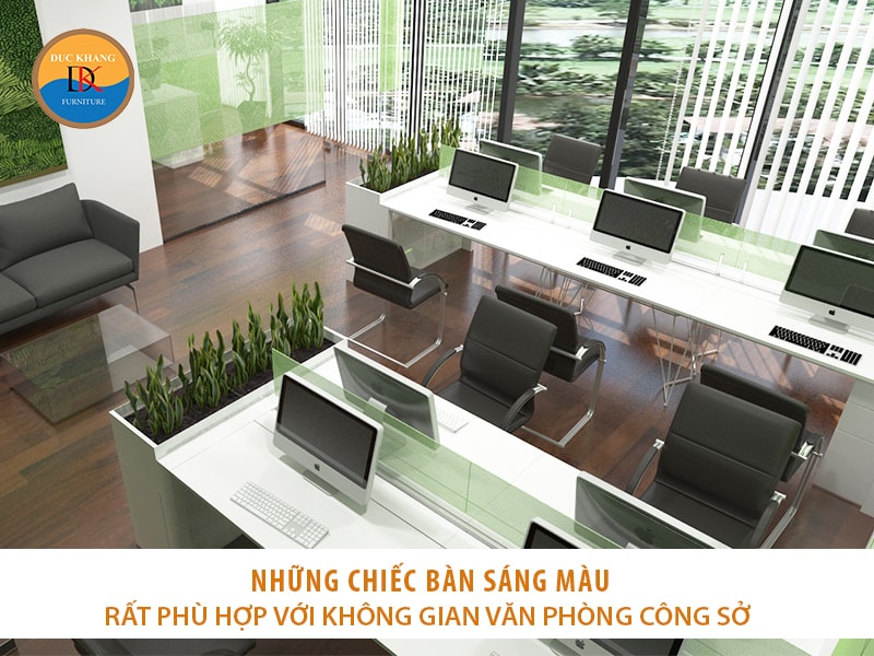 Những chiếc bàn sáng màu rất phù hợp với không gian văn phòng công sở 