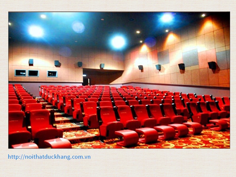 Phòng lớn với sức chứa gần 300 người, thiết bị âm thanh chuẩn, ghế rạp phim phù hợp mọi đối tượng