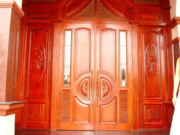 Những mẫu cửa gỗ 4 cánh đẹp nhất cho nhà biệt thự nhà ống sang trọng hiện  đại  VFOVN