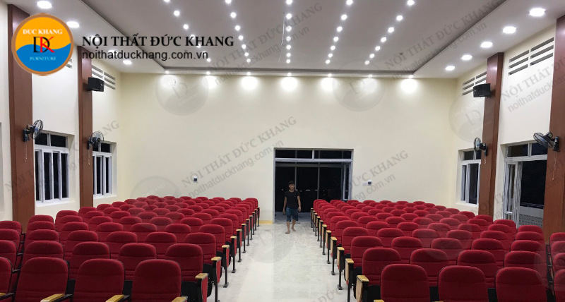 Thi công bàn ghế hội trường cơ quan Nhà Nước tại UBND xã Tam Kỳ, Quảng Nam