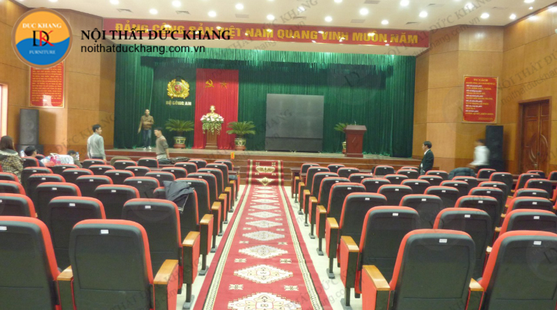 Thi công bàn ghế hội trường sang trọng, chuyên nghiệp tại hội trường TC5 Bộ Công An