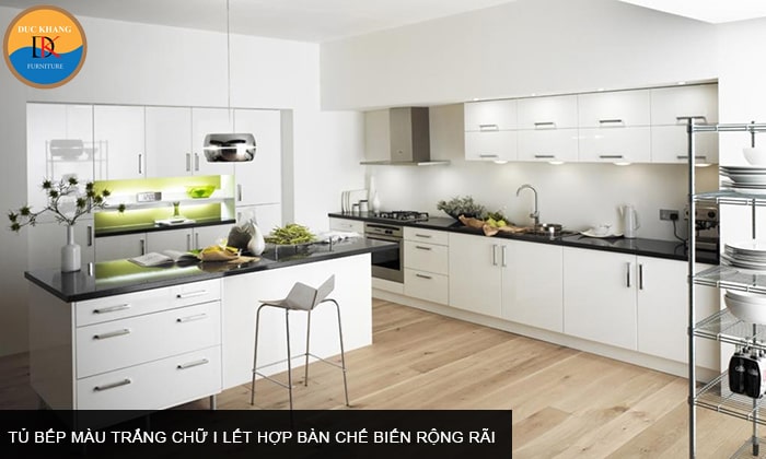 Tủ bếp màu trắng chữ I lết hợp bàn chế biến rộng rãi