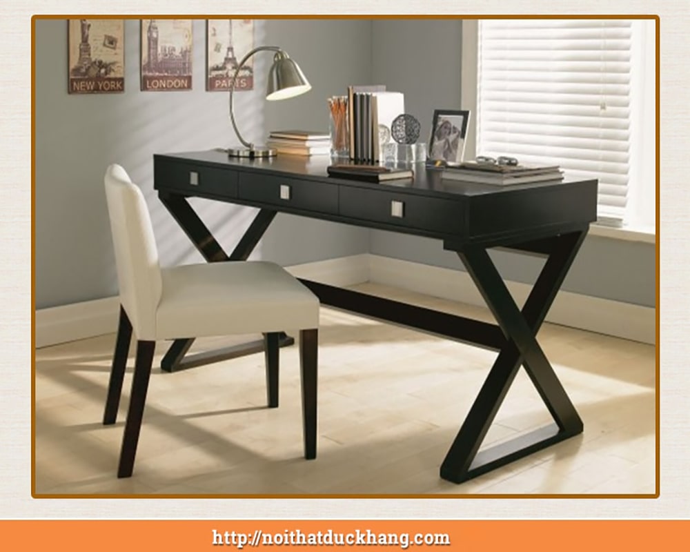 Tối kỵ đặt những đồ kim loại sắc nhọn trên bàn làm việc Tối kỵ đặt những đồ kim loại sắc nhọn trên bàn làm việc