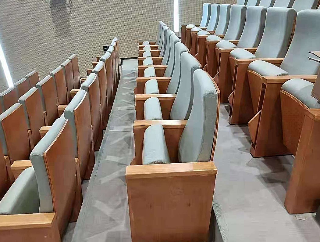 Ghế hội trường gỗ tự nhiên đệm mút đúc lạnh bọc nỉ kèm bàn viết WH600