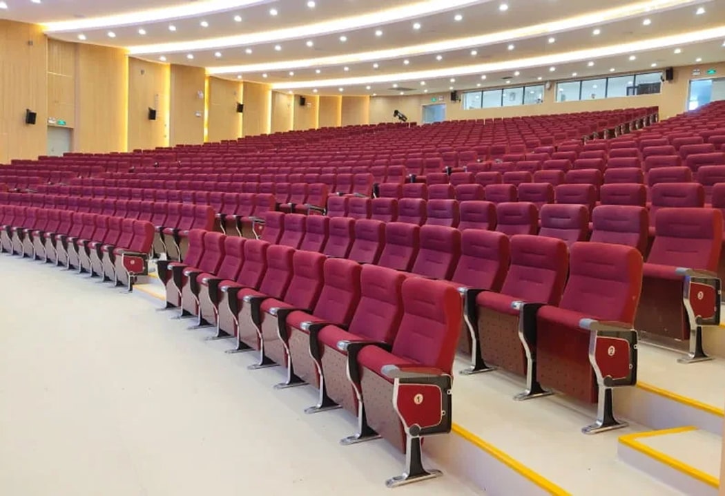 Ghế hội trường nhập khẩu khung nhôm đúc, tay vịn ốp gỗ, bọc vải nỉ đỏ HJ9605