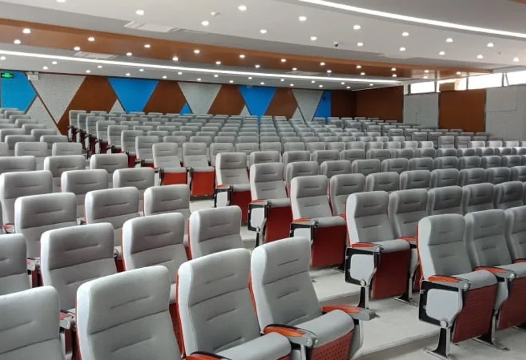 Ghế hội trường nhập khẩu khung nhôm đúc, tay vịn ốp gỗ, bọc vải nỉ đỏ HJ9605