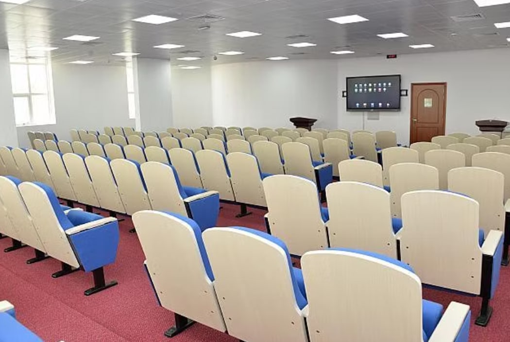 Ghế hội trường khung thép đôi bọc nỉ xanh dương, ốp lưng và đệm ngồi gỗ HJ6805 Ghế hội trường khung thép đôi bọc nỉ xanh dương, ốp lưng và đệm ngồi gỗ HJ6805