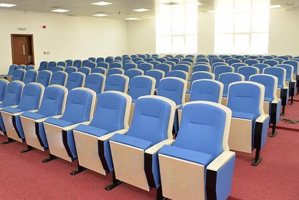 Ghế hội trường khung thép đôi bọc nỉ xanh dương, ốp lưng và đệm ngồi gỗ HJ6805 Ghế hội trường khung thép đôi bọc nỉ xanh dương, ốp lưng và đệm ngồi gỗ HJ6805