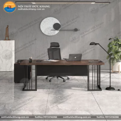 Bàn giám đốc 1m8 chữ nhật chân sắt DKBGDCS13