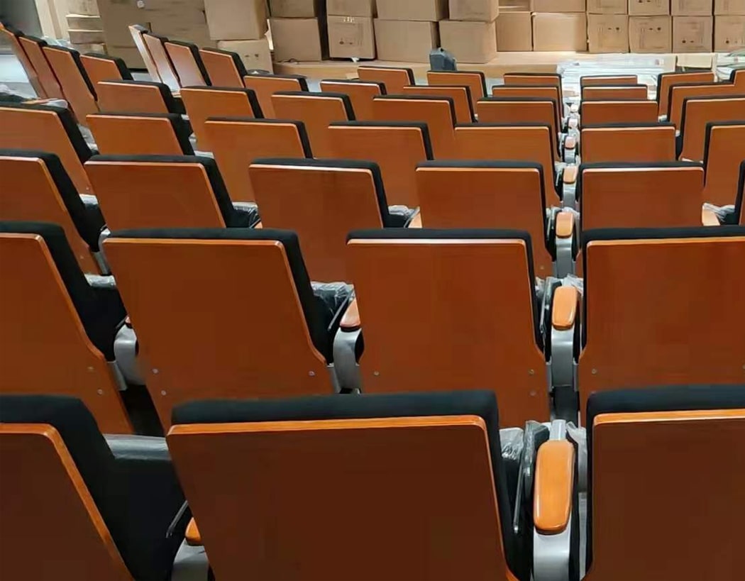 Ghế hội trường nhôm đúc chữ Z kèm bàn viết, bọc nỉ vàng, tay ốp gỗ WH8026-1 Ghế hội trường nhôm đúc chữ Z kèm bàn viết, bọc nỉ vàng, tay ốp gỗ WH8026-1