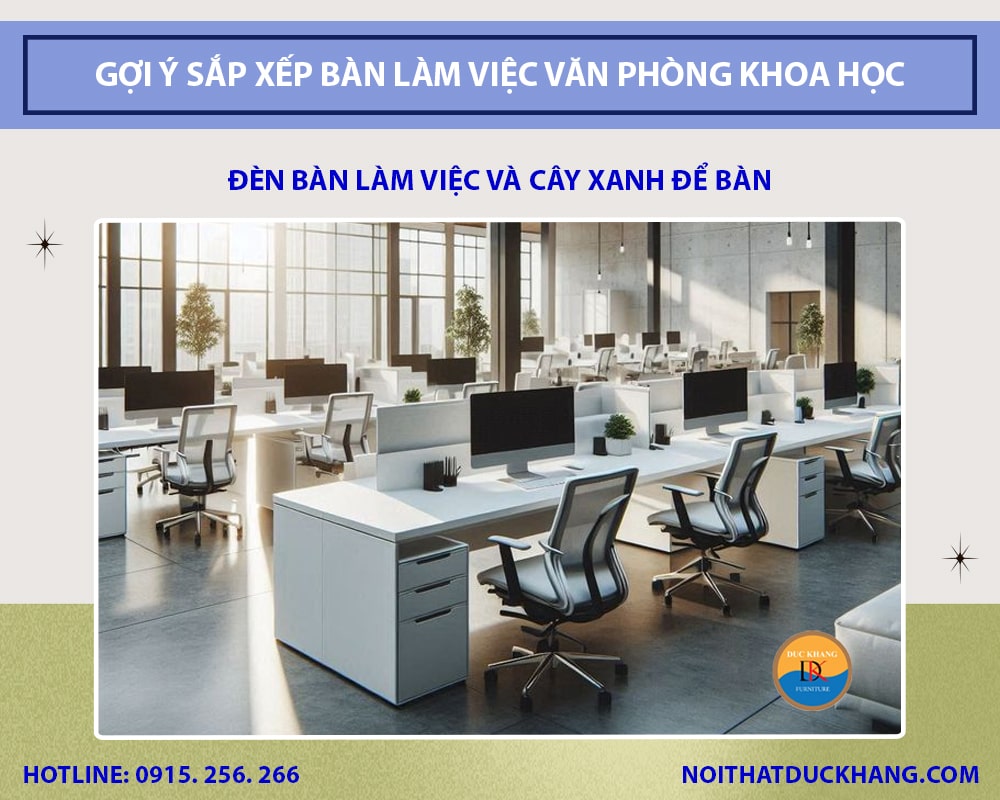 Đèn bàn làm việc và cây xanh để bàn