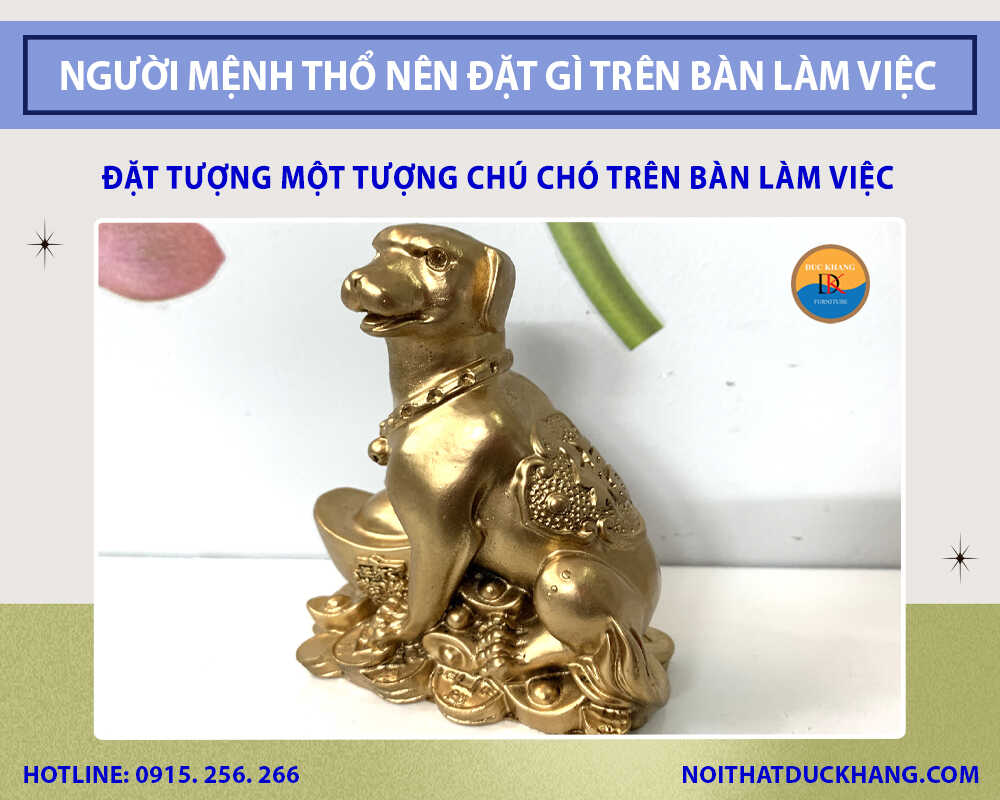 Đặt tượng một tượng chú chó trên bàn làm việc Đặt tượng một tượng chú chó trên bàn làm việc