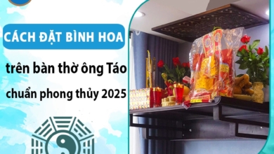 Cách đặt bình hoa trên bàn thờ ông Táo chuẩn phong thủy 2025