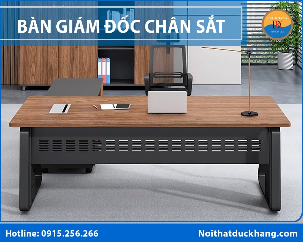 Bàn giám đốc chân sắt