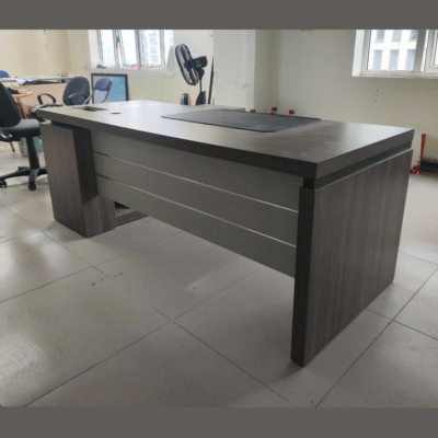 Bàn làm việc giám đốc 1m8 - BLV04