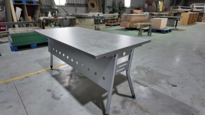 Bàn làm việc chân sắt 1m7 - BLV01