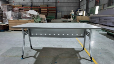 Bàn làm việc chân sắt 1m7 - BLV01